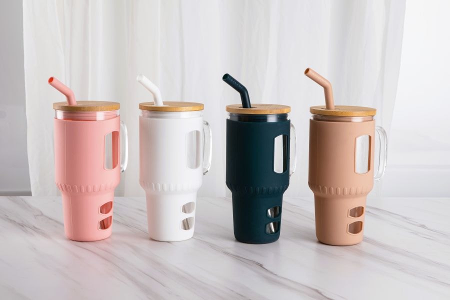 Borosilicate glass cup with heat-insulating sleeve